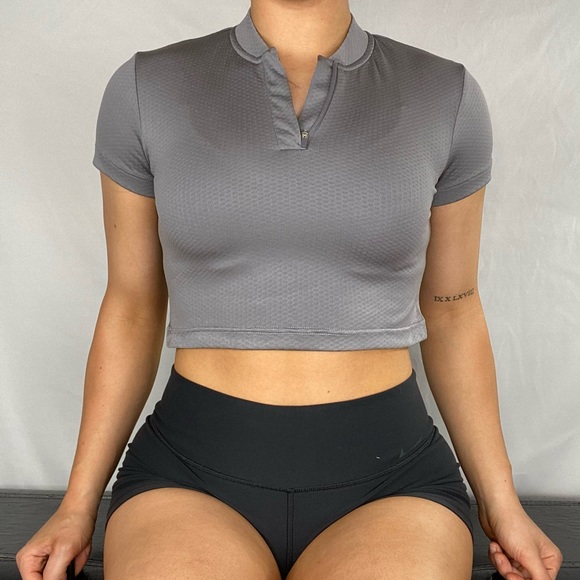 NIKE Zip Short Sleeve Golf Crop Top - Picture 2 of 4